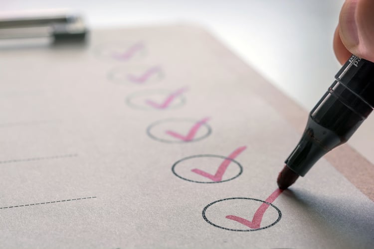 Checkliste symbolisiert automatisiertes Sitzungsprotokoll