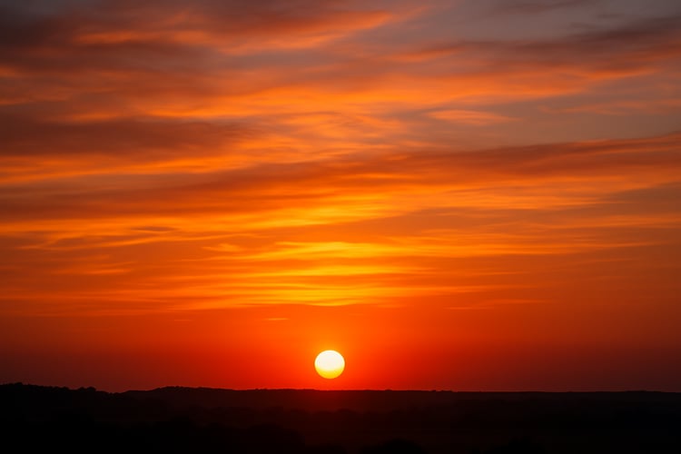 Sonnenuntergang symbolisiert Umstellung von Windows 10 auf Windows 11